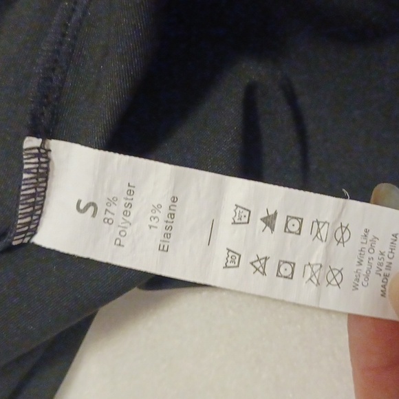 4/$60 Black Sleeveless Open Back Top - Size Small - Picture 6 of 6